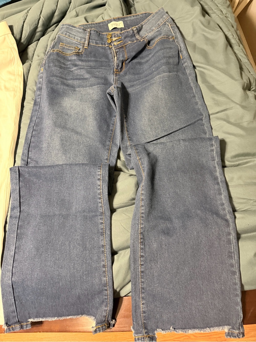 High-Waist Wide-Leg Jeans in Faded Blue by